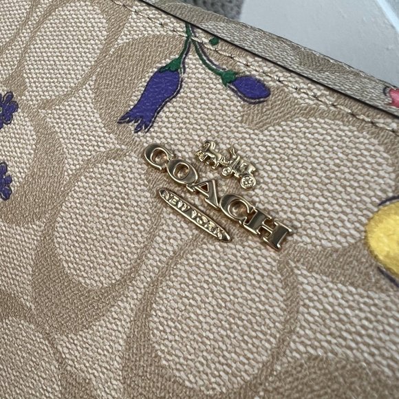 Mini Camera Bag In Signature Canvas With Dreamy Veggie Print butterfly C8752 - Picture 5 of 8